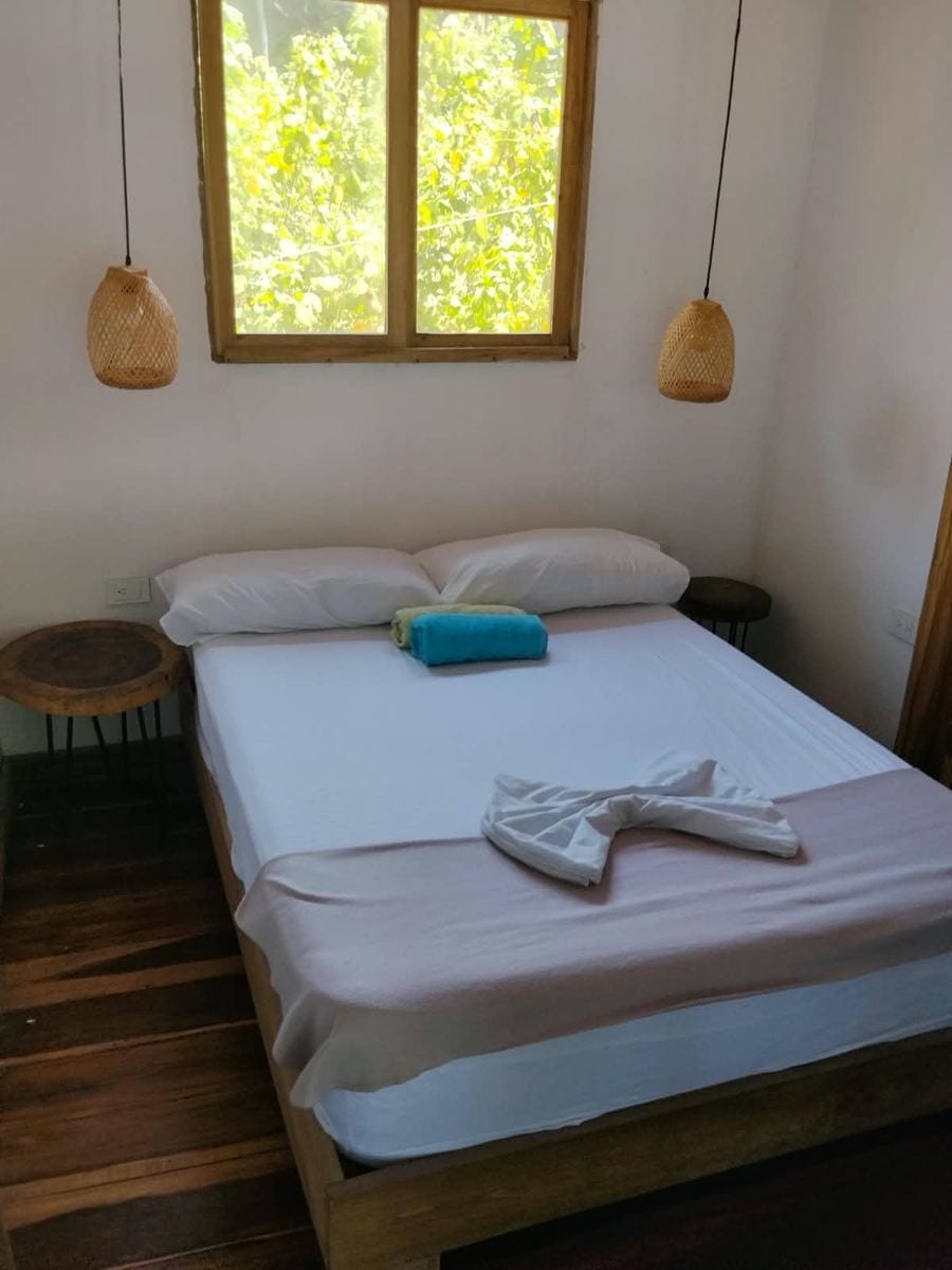Cama doble de la habitación Luna